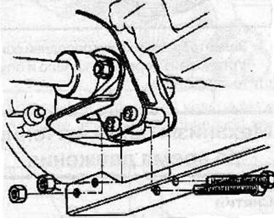 Unscrew the 4 nuts, remove the 4 bolts and remove the front suspension beam from the chassis.