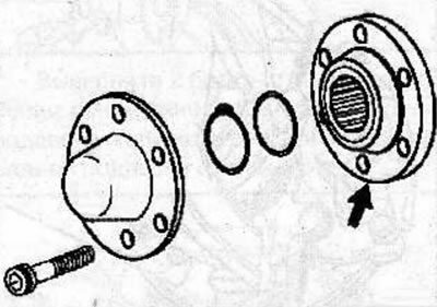 Remove the hub drive flange from the drive shaft.