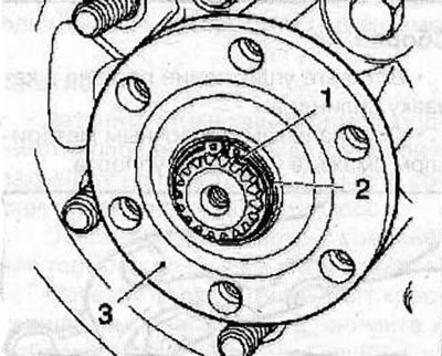 Remove the retaining (1) and adjusting (2) rings from the drive shaft.