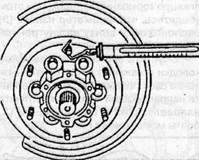 Using a special KM-741-A wrench, tighten the nut so that the preload of the hub bearings, measured…