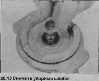 13. Уклоните погонски лежај, уклоните потисне подлошке са краја вратила (погледајте илустрацију).