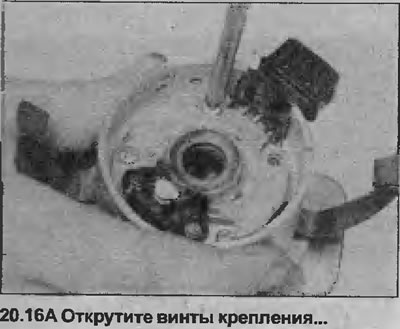 16. Одврните завртње и уклоните плочу сензора са кућишта разводника (погледајте слике).