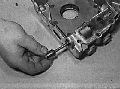 Oil pump - removal and installation (Opel Vectra B 1995-2002: Power unit: Diesel