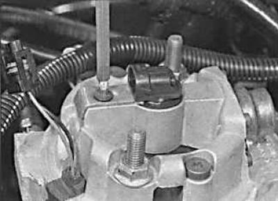 Elements of a single-point fuel injection system (Opel Vectra B 1995 ...