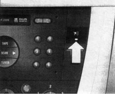 8.3 Кнопка отключения функции контроля салона и наклона автомобиля - стрелкой указан светодиод…