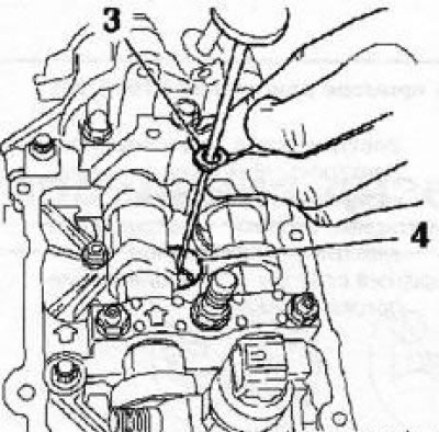 17.8 Új tömítő tömítés (3) behelyezése a befecskendező szelepülékbe (4) (y30DT motor)