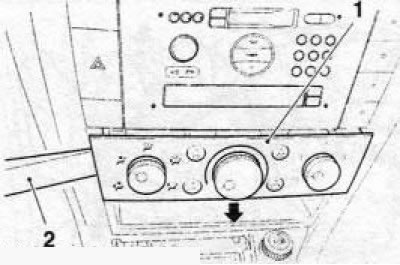 11.2 A HVAC vezérlőpanel leválasztása (1)