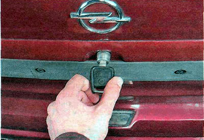 Для таго каб адкрыць дзверы багажнага аддзялення, неабходна разблакаваць цэнтральны замак ці ж,…