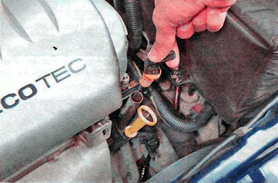 ...і атрымаць паказальнік узроўня працоўнай вадкасці з накіроўвалай трубкі.