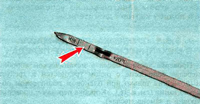 На паказальніку з розных бакоў зроблены меткі для праверкі ўзроўню пры рознай тэмпературы рабочай…