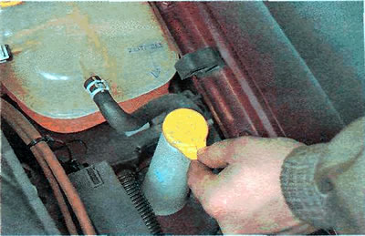 Паказана на мадэлі Astra, на мадэлі Zafira выконваецца аналагічна. Спачатку неабходна адкрыць…