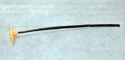 Корак зроблена заадно з паказальнікам узроўня шклоамывальнай вадкасці.