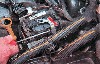 6. Pull out the retainer of the upper block of the ECU wiring harness in the direction indicated by…