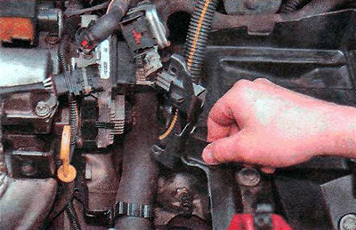 12. Move the wiring harness connector bracket to the side.