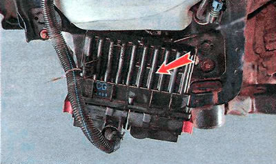 На автомобилях, не оснащенных системой кондиционирования, устанавливается двускоростной…