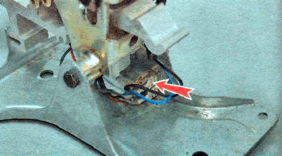 4. Если напряжения нет, тестером в режиме вольтметра проверяем наличие напряжения (условия…