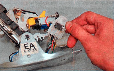 2. We move the microswitch block away from the selector frame and disconnect four connectors from…