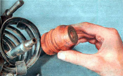 7. Здымаем буфер ходу сціску.