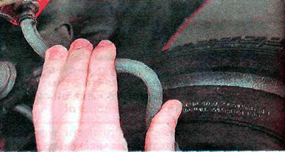 2. Squeezing slightly, inspect the brake hoses for fatigue cracks, abrasions, swelling and brake…
