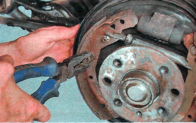 8. Holding the support post from the back, press on the cup with pliers and turn the post 90°.…