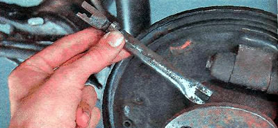 10. Remove the spacer bar.