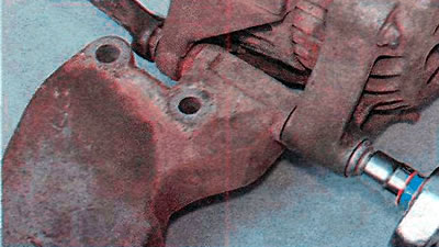 6. Use a TORX E14 key to hold the bolt from turning, and use a 16 mm key to loosen the tightening…