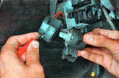 Как снять замок зажигания опель корса д Contact group of the ignition switch - check and replacement (Opel Zafira A 1999