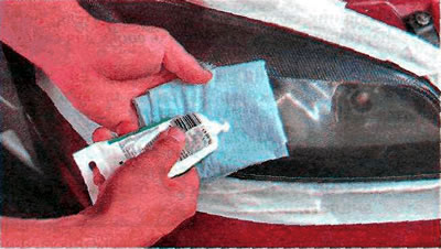 2. Apply polish to a special cloth.