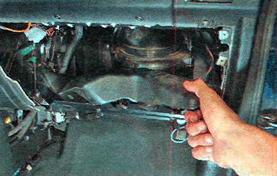 10. Remove the air duct.